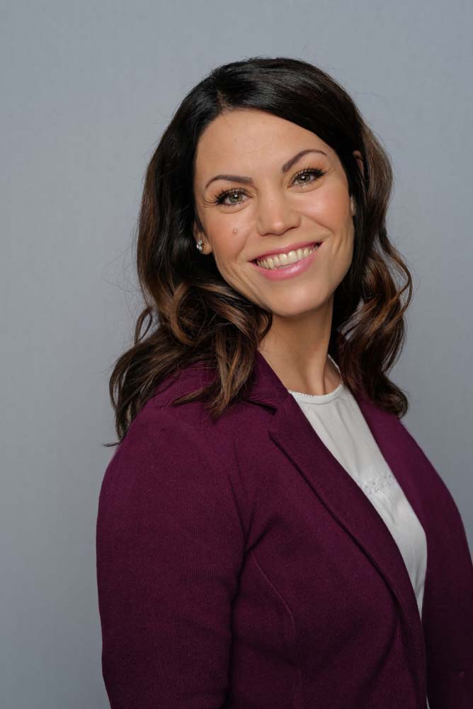 Portraitfoto von Marlne Heigl, sie lächelt freundlich in der Kamera